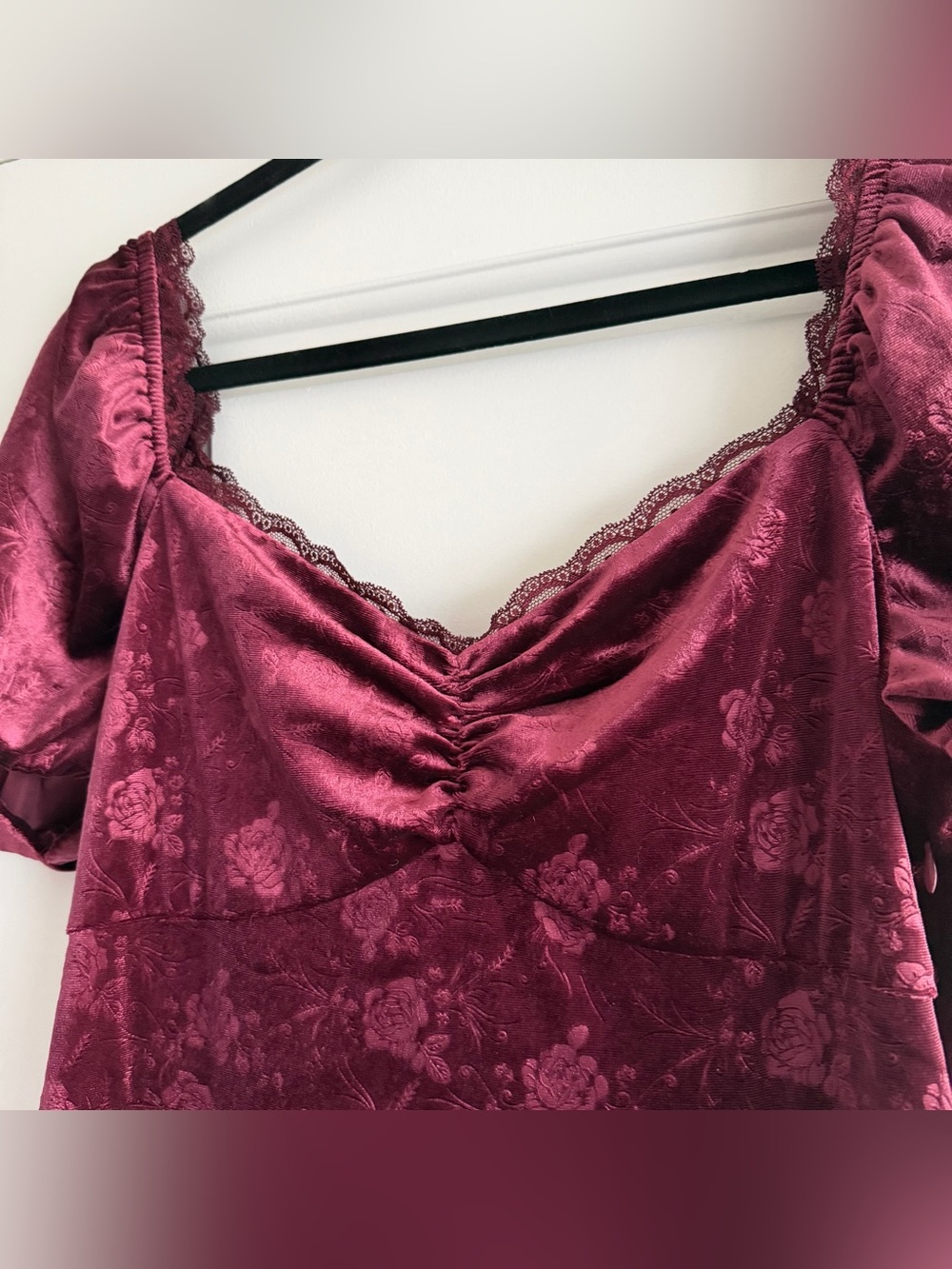 Francesca’s Elisa Floral Velvet Midi Dress in Dark Red NWT - Picture 5 of 8
